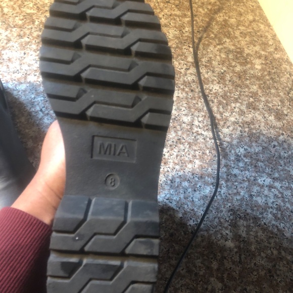 Mia boots 8M - Picture 2 of 4